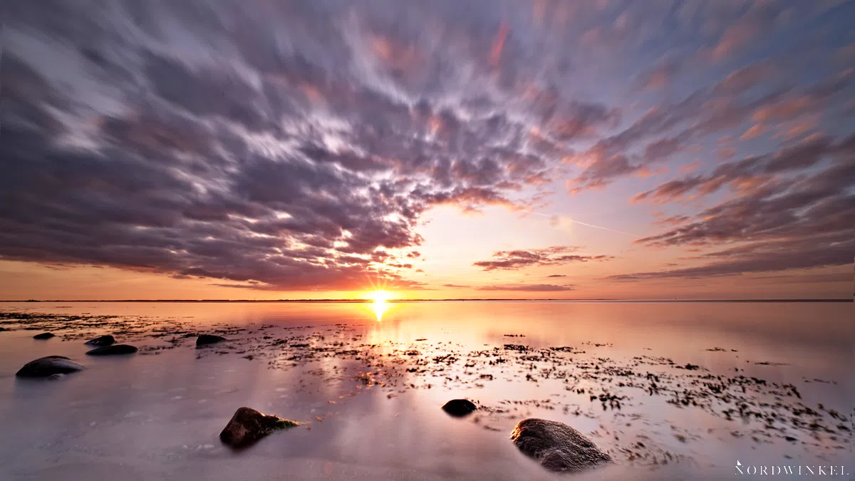 sonnenuntergang ostsee mit stativ lange leichtet so dass wasser ein spiegel wird