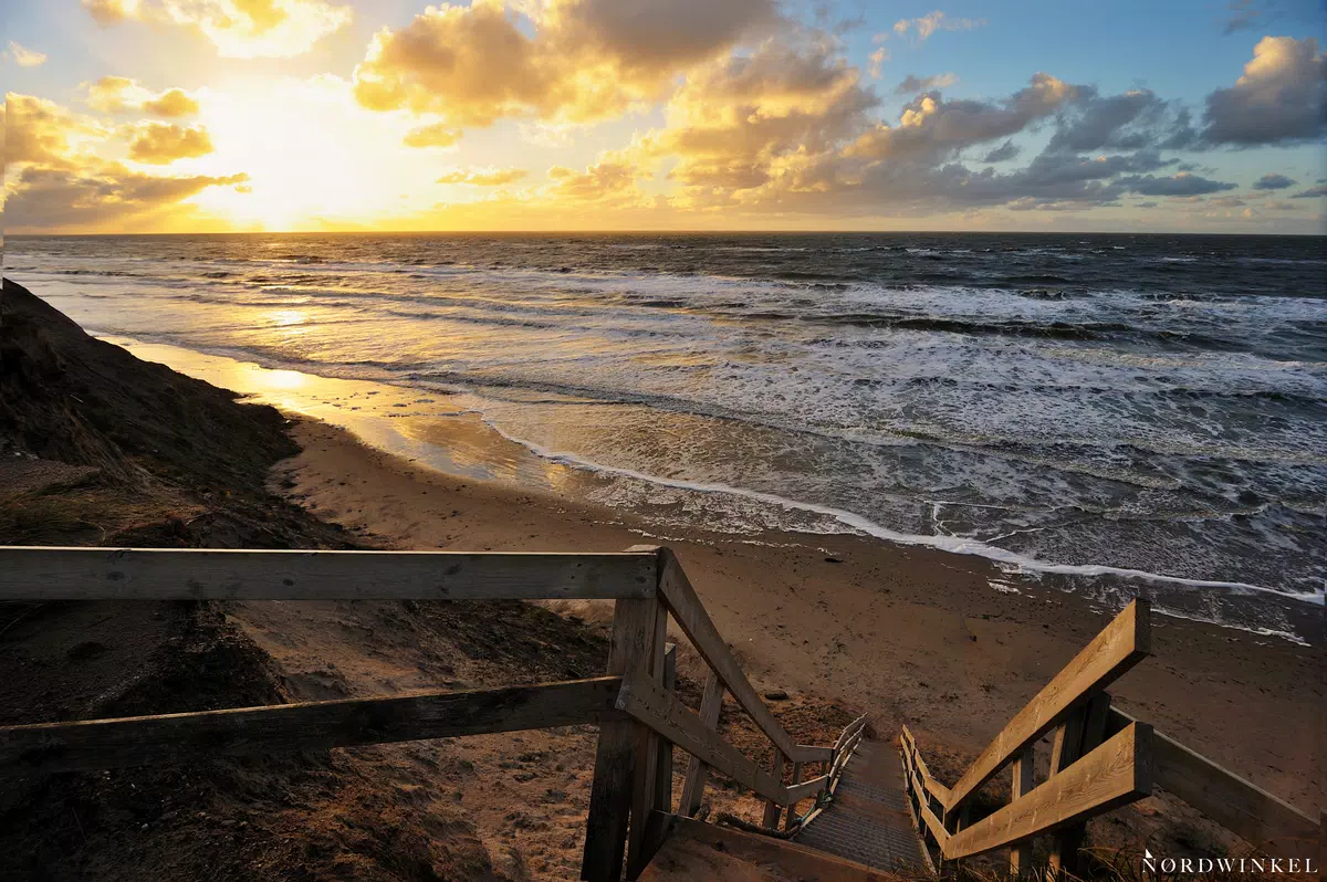 fototrick räumliche tiefe beispiel treppe führt vom bildrand ins bild hinein zum strand