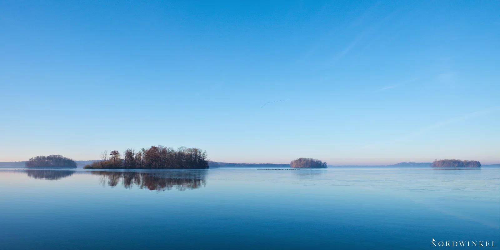 minimalismus fotografie durch panorama beschnitt, inseln im see